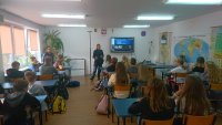 Uczniowie Szkoły Podstawowej w Szudziałowie podczas prelekcji na temat cyberzagrożeń.