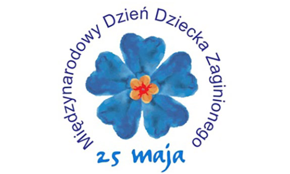 25 maja 2020 roku - Międzynarodowy Dzień Dziecka Zaginionego - logo z niebieskim czterolistnym kwiatkiem.