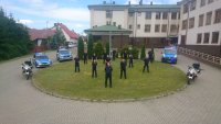Policjanci z Komendy Powiatowej Policji w Sokółce podczas wyzwania #gaszynchallenge.
