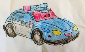 radiowóz narysowany przez chłopca