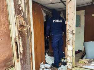 Dzielnicowi sprawdzają pustostany.