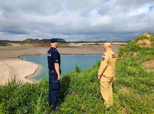 Policjanci kontrolują rejon akwenów