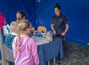 Policjanci na niebieskim pikniku