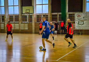 Policjanci grają na meczu charytatywnym