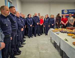 Policjanci podczas spotkania wigilijnego.