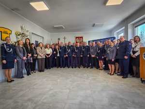 Policjanci podczas przekazania jednostki