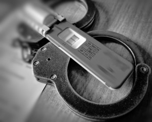 Tester do badania narkotyków na kajdankach