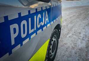 Napis policja na radiowozie