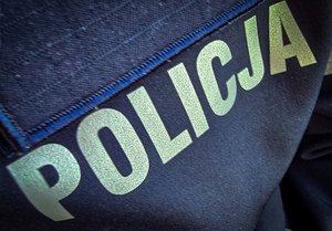 Napis Policja na munudrze