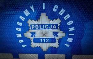 Gwiazda policyjna i napis pomagamy i chronimy.