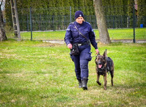 Policjanci podczas spotkania z młodzieżą.